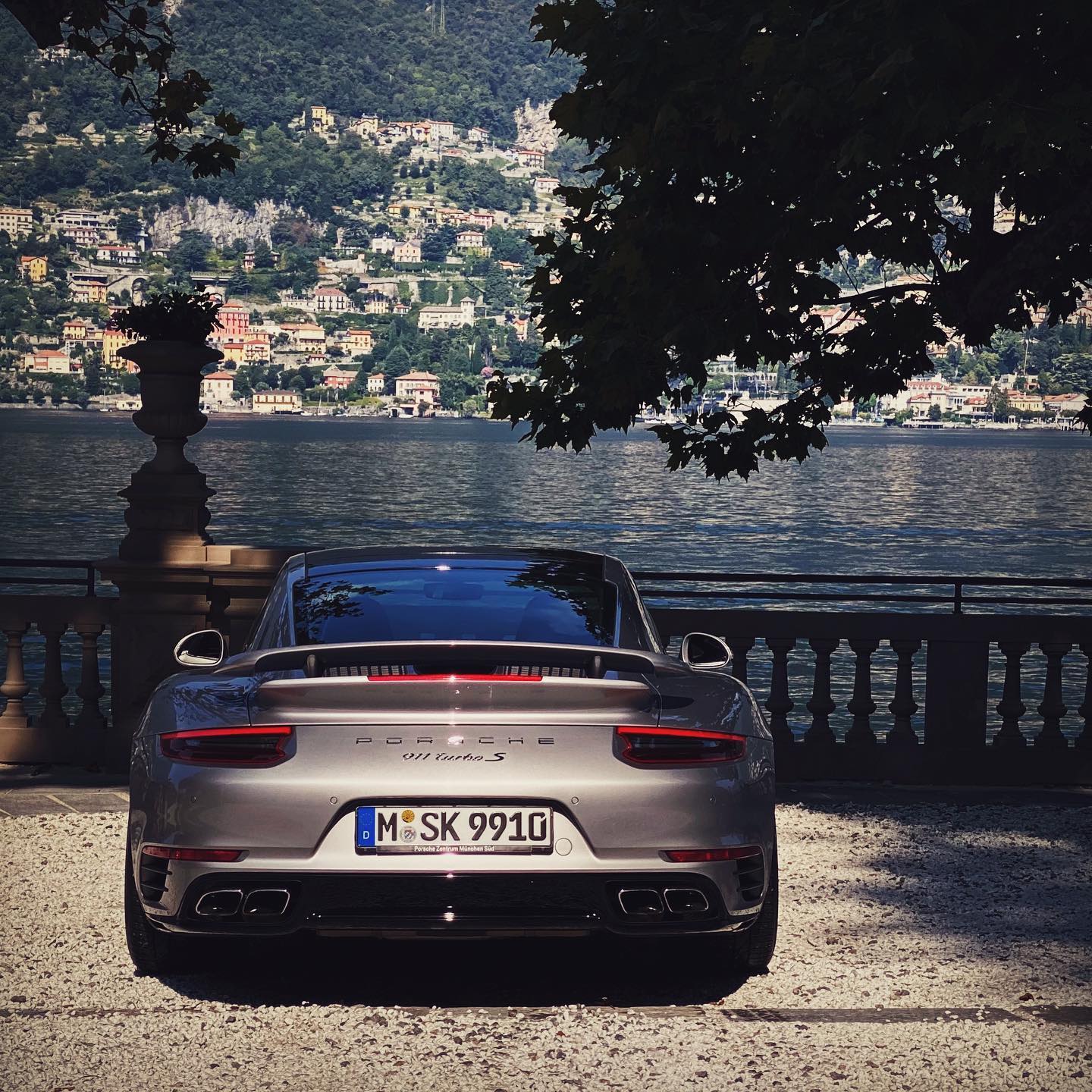 Life should not only be lived, it should be celebrated. Throwback to a great Sunday Morning @mo_lagodicomo best feeling in the world if you get up in the morning to explore some curves . #oneworldoneturbo #porsche
