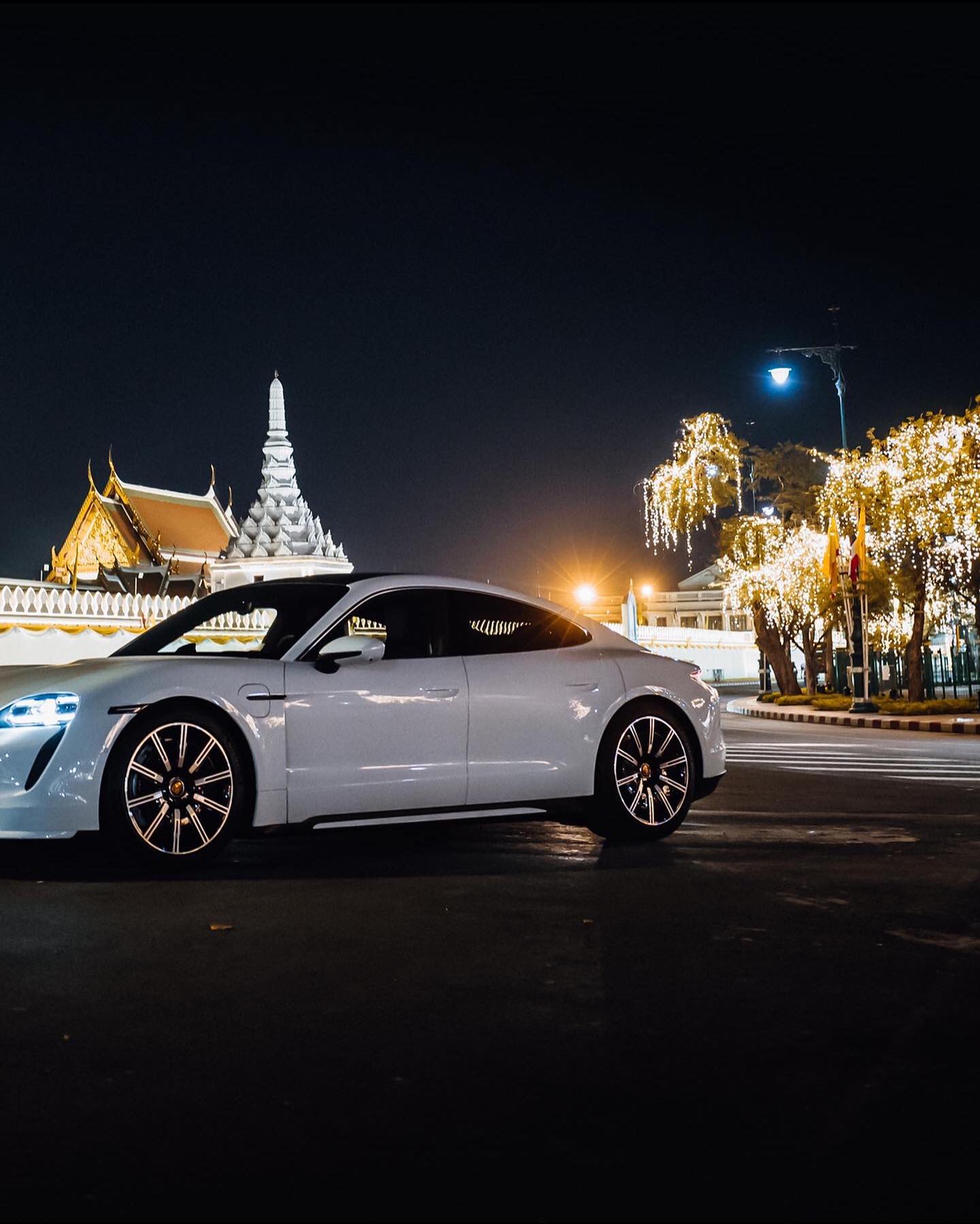 The Porsche Taycan in Bangkok - Thailand 🇹🇭 

Shots made with Leica Q 
Client: CURVES Magazin // Soulful Driving 

#LNDmedia
